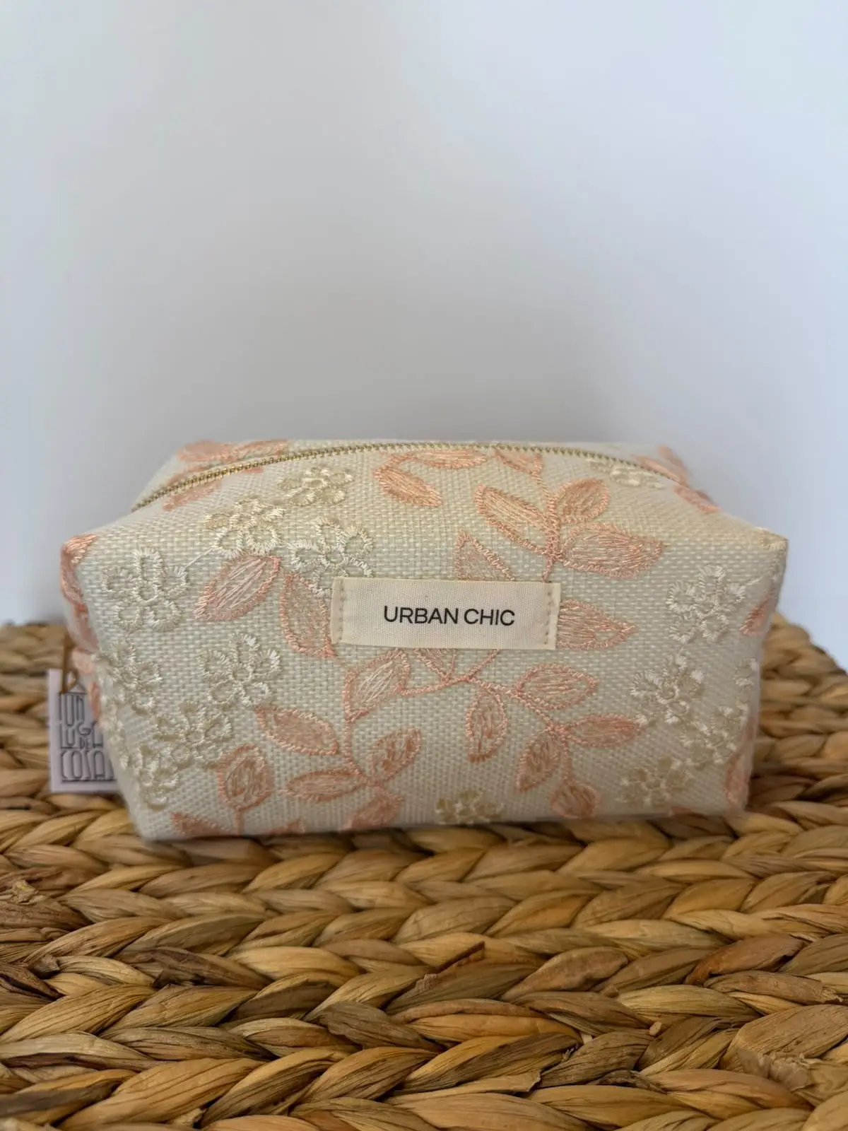 Neceser bordado con flores
