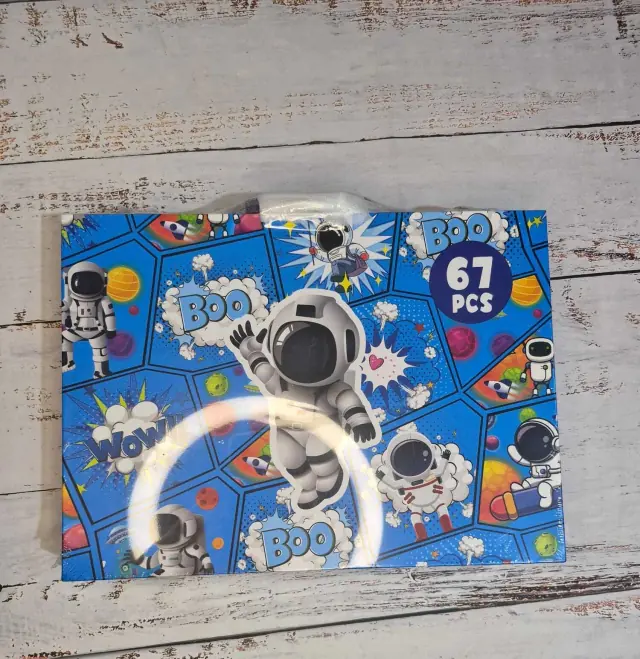 Set de Arte con Estampado de Astronauta